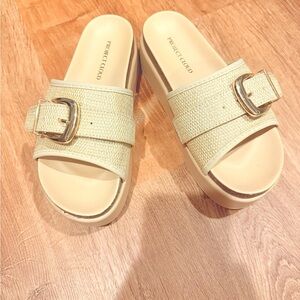 NWOT PROJECT CLOUD Cream Buckle Slide Clogs
